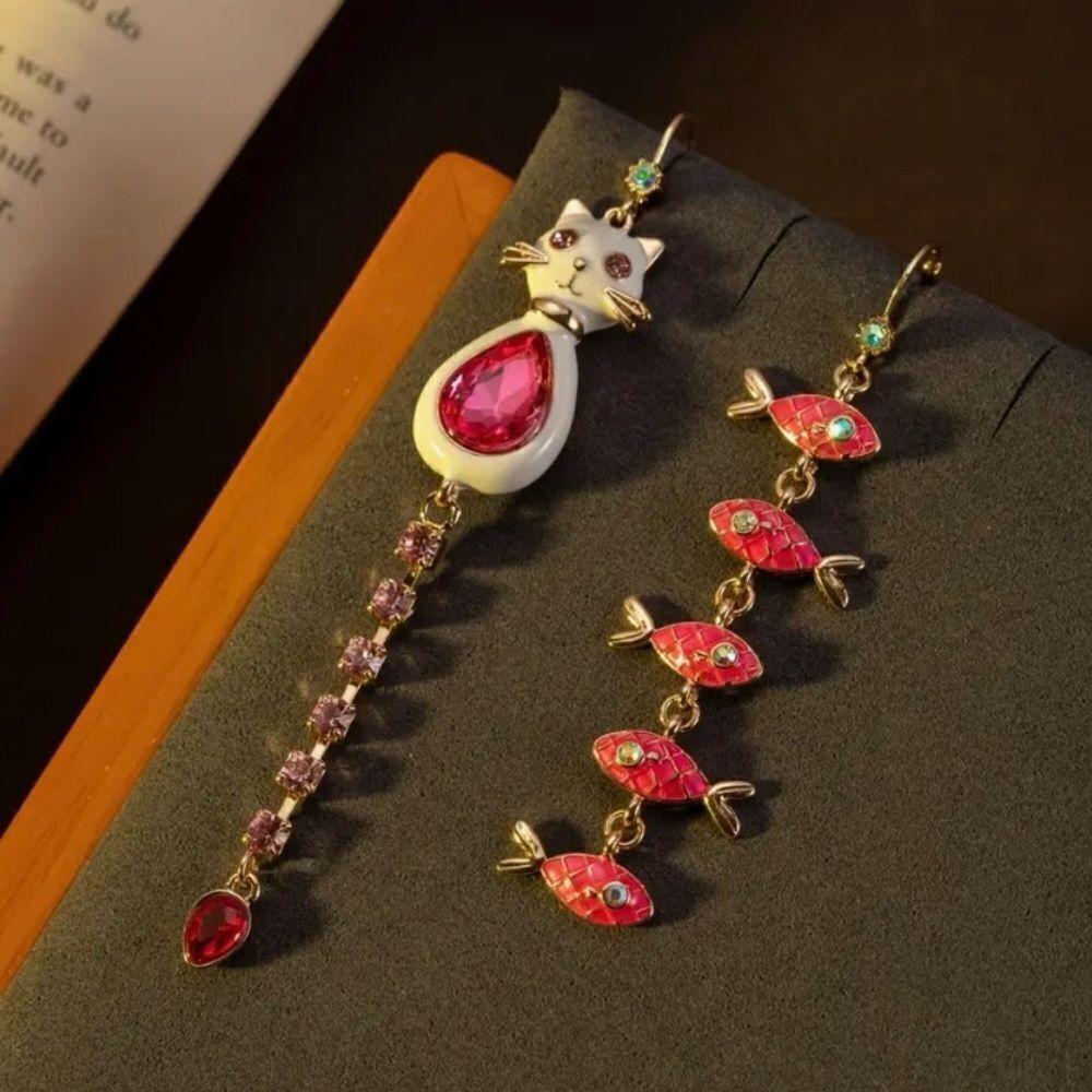 Betsey Johnson rare mismatched kitty cat & fishies stunning dangle earrings ♥️
